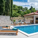 Villa Pajkan *