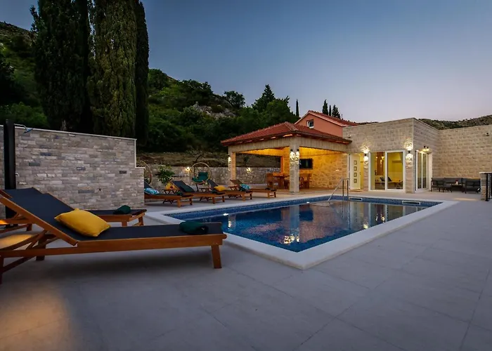Pajkan Villa *